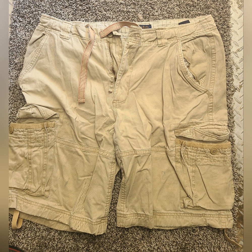 No Boundaries Beige Cargo Shorts for Men